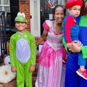 Yoshi costume. Size Medium (7/8)